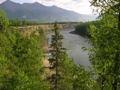 Устье реки Жом-Болок - река течет в коньоне из застывшей лавы