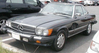 800px-Mercedes-560-SL-1.jpg