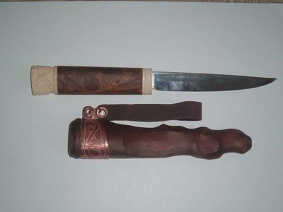 В рукоятку ножа добавлены кости из бивня мамонта